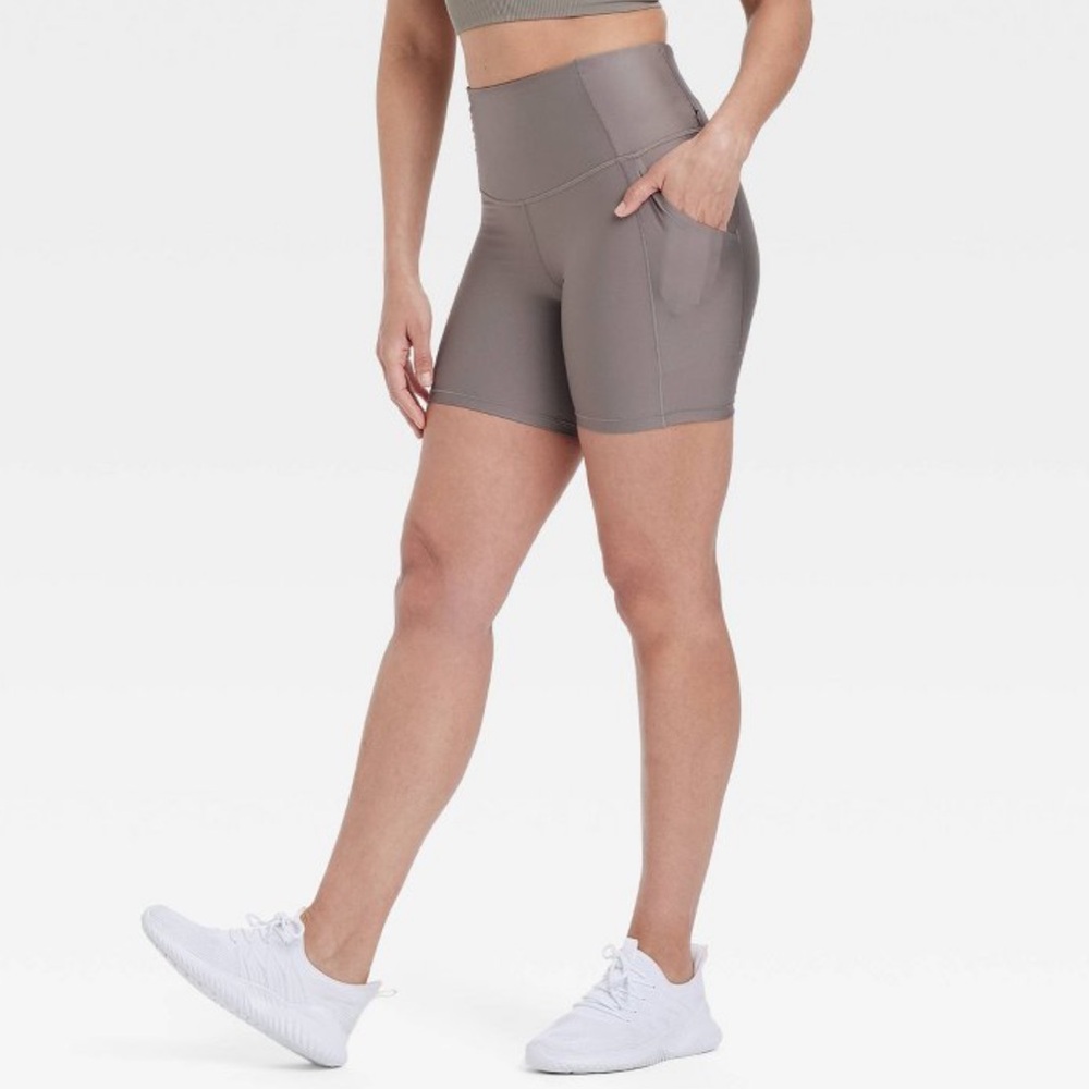 All In Motion Women's Effortless Support High-Rise
Pocketed Bike Shorts 6" SZ M